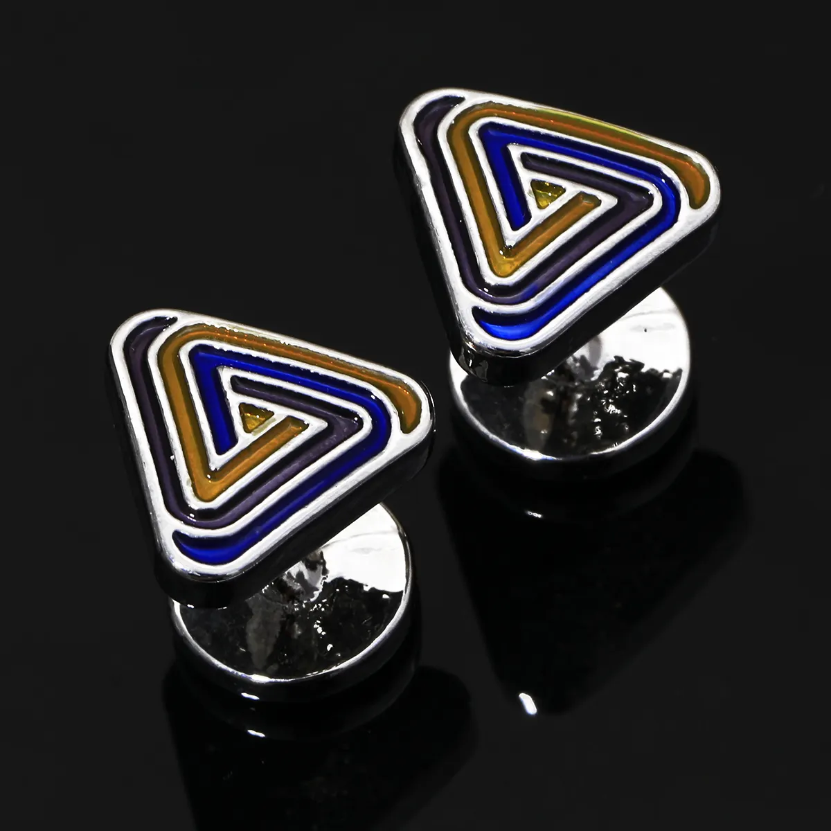 Les ventes directes d'usine peuvent être personnalisées en alliage de zinc forme simple boucles triangulaires multicolores boutons de manchette légers