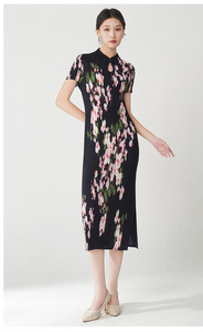 PY 2026 Elegant Style Miyake Pleated O-Neck Lantern Sleeve <b>Knee</b>-Length Ruched Solid Dress Western Clothing Women Bulk Wholesale - Product Image 3