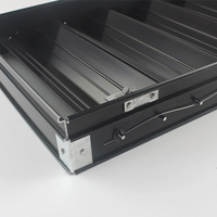 Régulateur de volume carré à pales opposées pour conduits d'air CVC avec design graphique pour systèmes d'alimentation et d'extraction