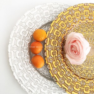 Assiettes de présentation rondes en plastique doré écologiques de 13 pouces, lot de 4 pièces pour la décoration de la maison et des hôtels - Product Image 3