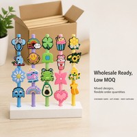 Clips de crayon en PVC souple personnalisés OEM ODM, clips décoratifs pour stylos avec fente pour le corps du crayon, cadeaux de papeterie
