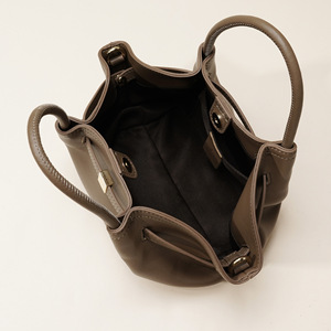<span class=keywords><strong>Sac</strong></span> fourre-tout mini en cuir véritable de luxe, personnalisable en gros, nouvelle collection 2026, <span class=keywords><strong>souple</strong></span>, imperméable et léger - Product Image 3