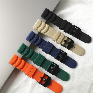 สายนาฬิกาซิลิโคนยางขนาด 22 มม. 24 มม. แบบขายส่ง สายรัดข้อมือแบบสปอร์ตสำหรับผู้ชาย ใช้ได้ทุกวันกลางแจ้ง รับผลิตตามแบบ OEM - Product Image 3