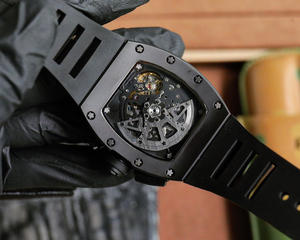 นาฬิกาข้อมือเซรามิกสีดำสุดหรู ดีไซน์ใหม่สไตล์นักออกแบบแฟชั่น 26 ปี ระบบอัตโนมัติ คุณภาพสูง กันน้ำ พร้อมเข็มบอกเวลา - Product Image 2