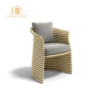 Fauteuil en rotin élégant et luxueux pour l'extérieur, idéal pour les jardins, confortable et imperméable, parfait pour les repas dans les restaurants de plage, les patios et les hôtels.