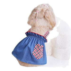 Robe salopette en jean bleu foncé à carreaux pour chiens et chats, à porter en toutes saisons - Product Image 4