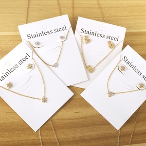 Nouveauté : Parure de bijoux tendance pour filles, comprenant des boucles d'oreilles clous mignonnes et un collier cœur en zircon, en acier inoxydable plaqué or, inaltérable - Product Image 3