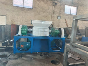Trituradora de Neumáticos BRD de Doble Eje con Motor de 44kW 380V, Estructura Duradera para una Descomposición Eficiente de Diversos Materiales de Caucho - Product Image 4