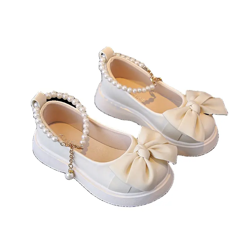 Scarpe in pelle nuovo Design di tendenza abito da principessa per feste scarpe di perle Casual in PVC per bambine nere