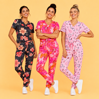 Ensembles d'uniformes médicaux personnalisés 2026 avec hauts imprimés, pantalons de yoga, ensembles d'uniformes de travail en coton de haute qualité, fabrication OEM