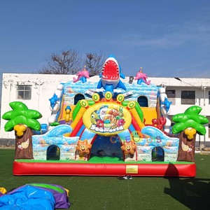 Castello Gonfiabile Commerciale a Tema Squalo con Scivolo e Tunnel per Esterni - Product Image 3