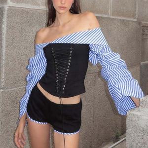 Traje de Dos Piezas Casual Personalizado OEM para Mujer, Top Corto de Un Hombro con Manga Larga y Minifalda de Cintura Baja, Traje Sexy con Costuras de Cuero - Product Image 3