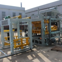 Presse à blocs de béton automatique QT4-15 pour la fabrication de blocs creux et de briques pleines