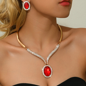 Lujoso conjunto de joyería de moda para <span class=keywords><strong>novia</strong></span>, <span class=keywords><strong>collar</strong></span> y pendientes con colgante de diamantes de imitación para bodas - Product Image 1