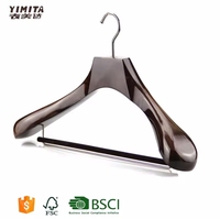 Nouveau design de cintre en bois de luxe exquis et durable avec barre de troupeau