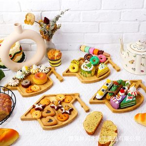 Bandeja de madera con diseño de birrete de graduación para servir queso y embutidos, para decoración de fiestas, temporada de graduación 2026 - Product Image 2
