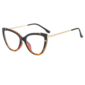 Gafas de Ojo de Gato TR90 con Lentes Transparentes y Bisagras Metálicas con Resorte para Mujer, Modelo TR5047 - Product Image 2