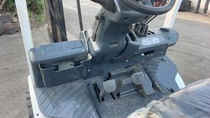 Chariot élévateur diesel d'occasion TCM Komatsu Heli FD30T4, équipement industriel, capacité de charge de 3/5/7/10 tonnes, déplacement latéral, mât à trois étages de 4,5 m - Product Image 2