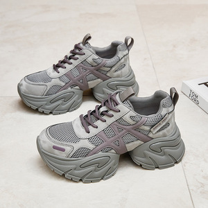 Nouvelles chaussures plateforme de haute qualité pour femmes, au design rétro et adaptées aux papas, personnalisables. - Product Image 1