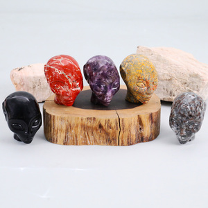 Bán Buôn 2 Inch Tinh Thể Tự Nhiên Người Ngoài Hành Tinh Sọ Khắc Thạch Anh Hồng Tay Khắc Thủ Công Cho Halloween Trang Trí Nội Thất Chữa Bệnh Quà Tặng - Product Image 3