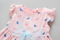 Großhandelspreis Sommerkleid für Mädchen mit Vogelmotiv und Muster