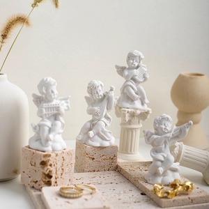 Espositore per Gioielli in Resina 'Piccolo Angelo' con Design a Colonna Romana per Orecchini, Anelli e Accessori Fotografici - Product Image 3