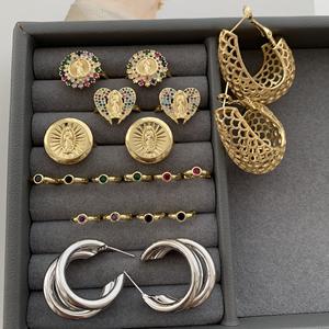 ต่างหูเพทายสีสันสวยงามสำหรับผู้หญิงต่างหูรูปหยดน้ำรูปตัวซีสำหรับใส่ทุกวันแหวนทอง18K สำหรับนักบุญคาธิลิก - Product Image 1