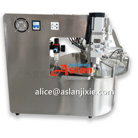 Machine de remplissage et de bouchage automatique autonome pour sachets avec machine intégrée pour bouchons à vis / Machine de remplissage et de bouchage pour sachets souples à bec verseur pour sauces