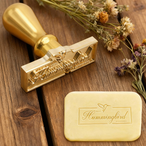 ผู้ผลิตแม่พิมพ์ตราประทับโลโก้สบู่ทองเหลืองแบบกำหนดเอง - แม่พิมพ์ลายนูนความแม่นยำสูงสำหรับสบู่ทำมือ - Product Image 1