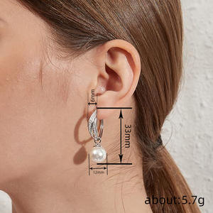 Pendientes de Aro de Oro Blanco E3955 con Perla Cultivada AAA de Forma Redonda y Engaste de Canal para Boda, Estilo Clásico para Mujer, Plata - Product Image 5
