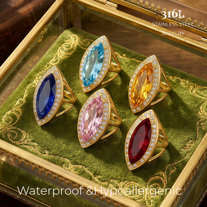Anello Statement con Gemma Simulata a Forma di Marquise, Impermeabile, in Acciaio Inossidabile Placcato Oro, con Cristalli a Corona, Gioiello Vintage per Donna - Product Image 1