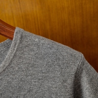 T-shirt de fitness décontracté pour hommes Chemise en laine unie semi-peignée à col rond et à manches courtes en tricot avec design simple