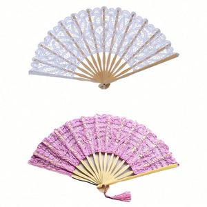 Éventail élégant en dentelle Battenberg, en bambou sculpté, art populaire pour adultes, magnifique accessoire de mariage - Product Image 1