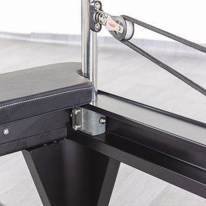 Reformer de Pilates Minimalista y Elegante en Aleación de Aluminio Negro para Apartamentos, Spas y Retiros - Product Image 4