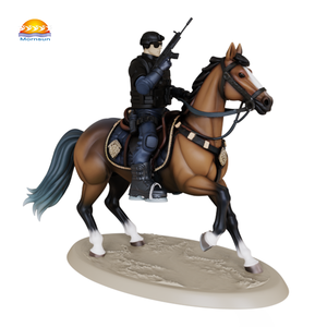 Estatua de oficial de policía montada en resina moderna de alta calidad personalizada, estatuilla de resina hecha a mano al por mayor para decoración de oficina o hogar - Product Image 3