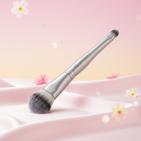 Pinceau de maquillage à manche en bois et poils synthétiques bicolores pour le fond de teint, le blending et le gloss à lèvres – Outils pour le visage