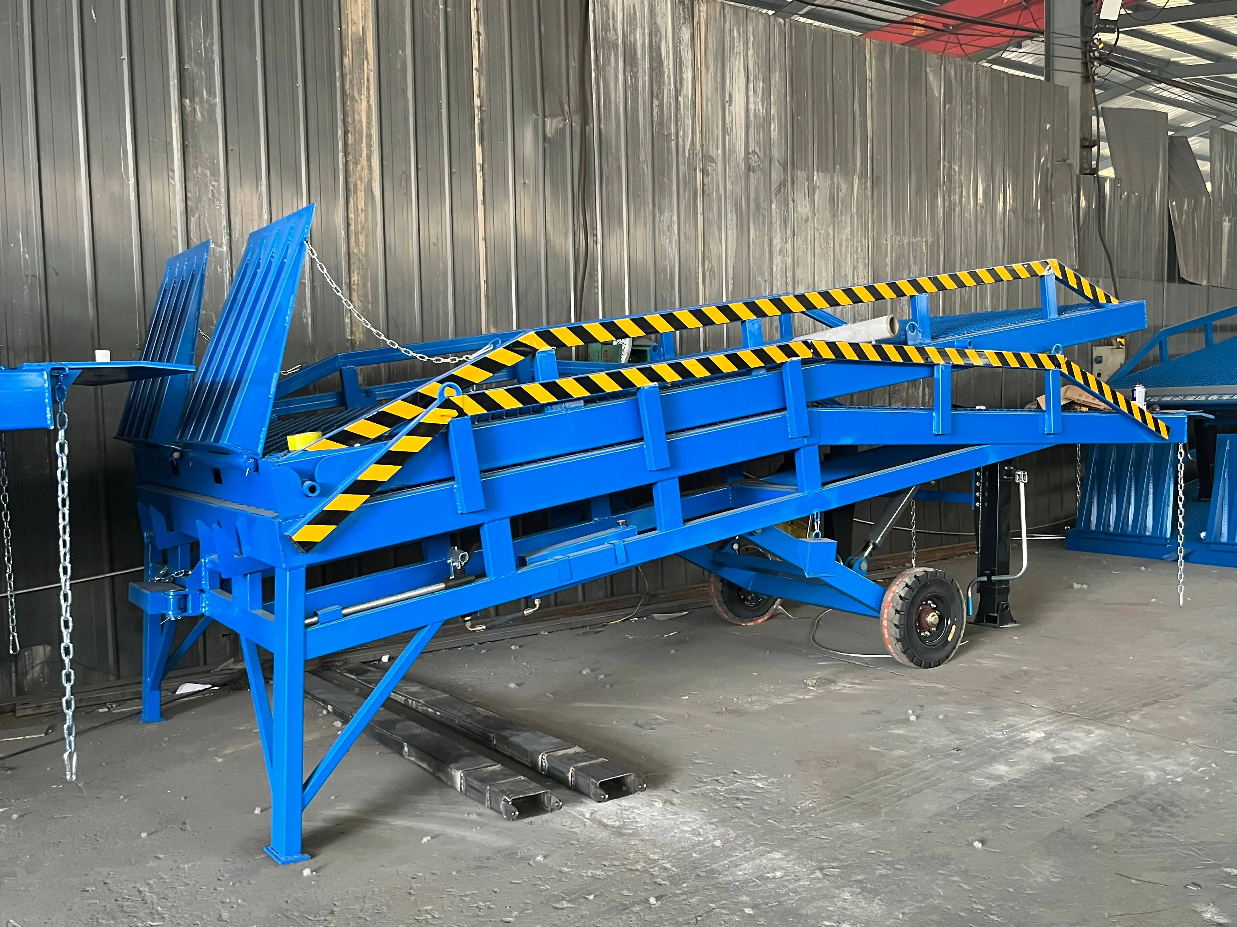 6-15t container dock yard ramp mobile hydraulic ramp lift mobile loading and unloading dock leveler