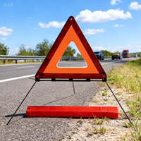 Son design simple et efficace a été prouvé qu'il permettait de sauver des vies en marquant clairement un triangle de signalisation pour véhicule stationnaire.