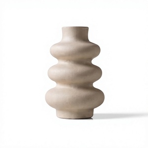 Jarrón Decorativo Moderno de Metal Beige Apilable con Textura Fundida para Decoración de Oficina o Biblioteca, Venta al por Mayor - Product Image 1