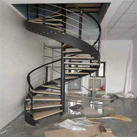 Escalier en spirale de style moderne en acier avec rampe intérieure et extérieure thermolaquée