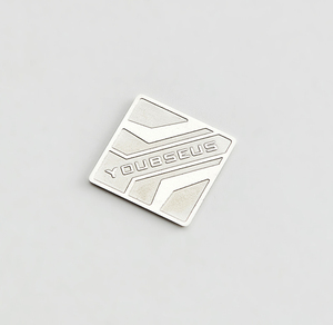 Pabrik kustom mikrofon logo pelat logam paduan seng die casting plating <span class=keywords><strong>arc</strong></span> piring alumina label papan nama - Product Image 3