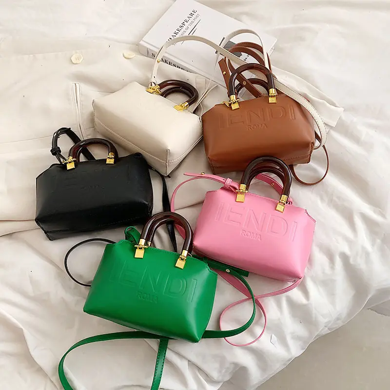 इस साल के लोकप्रिय बैग महिलाओं के 2023 वसंत और गर्मियों के नए फैशन कंधे दूत बैग सभी मैच हाथ तकिया छोटे बैग