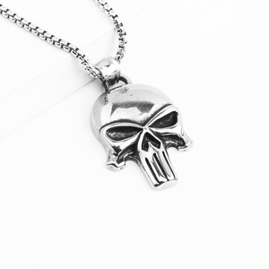 Collar con colgante de calavera de <span class=keywords><strong>Punisher</strong></span> de acero inoxidable Chapado en 18K, joyería de club de motorista con estilo de rapero encantador a la moda - Product Image 1