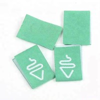 Etiquetas de pliegue central de mínimo bajo, logotipo de marca personalizado, etiquetas de Damasco tejidas recicladas para polos