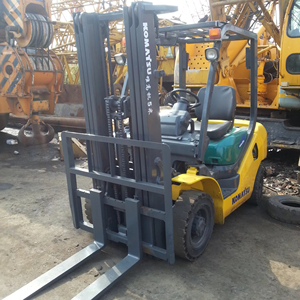 Chariot élévateur Komatsu FD30T d'occasion du Japon, 3 tonnes, diesel, performances robustes, utilisé en entrepôt - Product Image 1