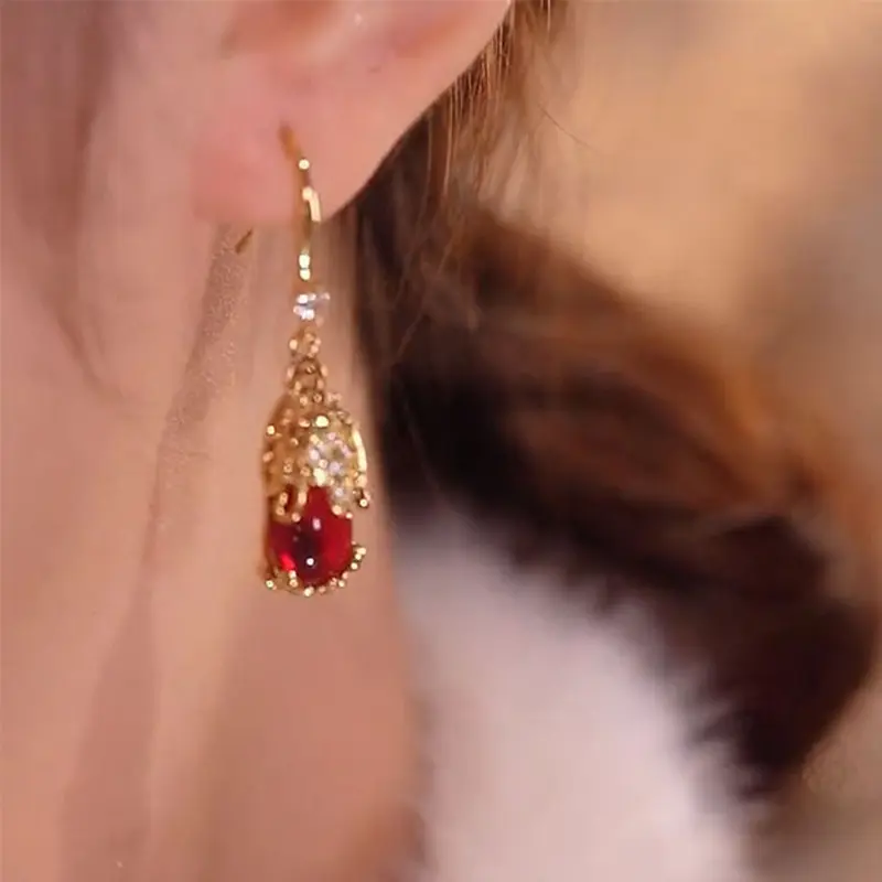 Brave rétro marée tempérament élégant boucles d'oreilles rouges pour les femmes Saint Valentin et cadeau de fête des mères