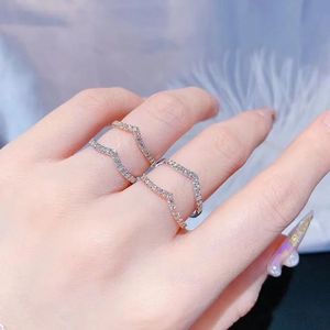 Xinfly Tarnish Free Exquisite Jewelry Classic V-shape Unique Design Lady Diamond Solid Gold 18K <b>Finger</b> <b>Ring</b> - Product Image 4