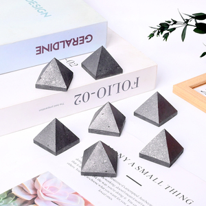Pirámide de Shungita de Cristal Natural de 3 cm y 4 cm para Meditación, Venta al Por Mayor - Product Image 4