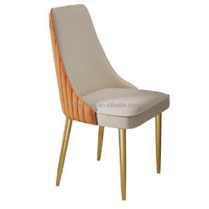 Sillas de Comedor Tapizadas en Cuero Vacuno de Primera Calidad o Sintético, con Patas Doradas de Latón, Personalizadas, con Detalles Acolchados - Product Image 2