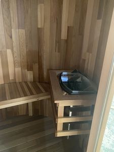 Sauna traditionnel à vapeur extérieur de luxe en stock, chauffé au bois, avec poêle à sauna, bois de pruche carbonisé, design écologique - Product Image 6